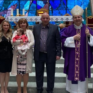 Biskup Šaško u Sesvetskoj Sopnici krstio Mariju, sedmo dijete u obitelji Ivane i Roberta Vučković